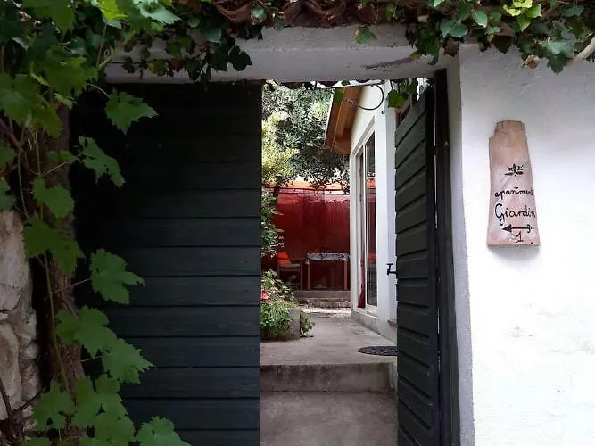 Apartman Authentic 2 *