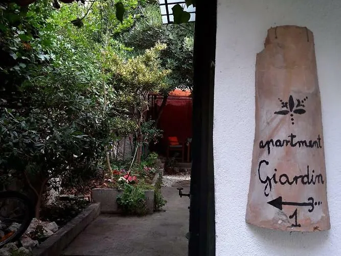 דירה Authentic 2